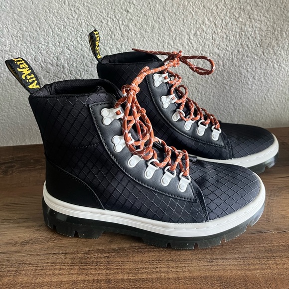 Dr. Martens Women's Combs W Fashion Boot size 8 - Picture 3 of 6